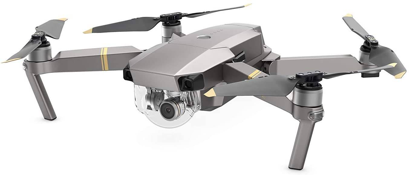Dron DJI Mavic Pro Platinum plateado y desplegado, sobre fondo blanco